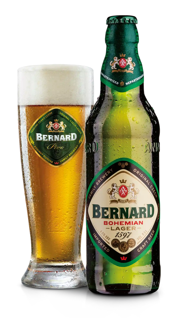 Bernard Bohemian Lager 4.5% i 0.5 l og ølglas – importeret af Beer Bros, kvalitetsøl fra Tjekkiet